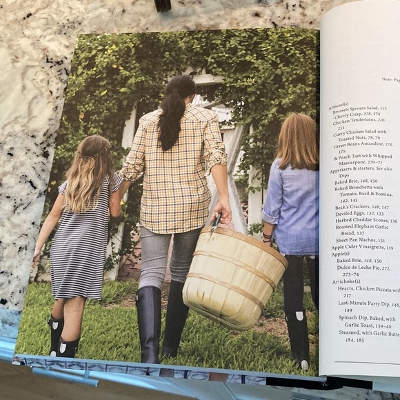 𝅺JOANNA Gaines Magnolia Table Cookbook - Picture 5 of 8